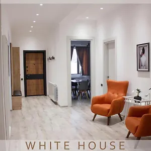  Villa White House